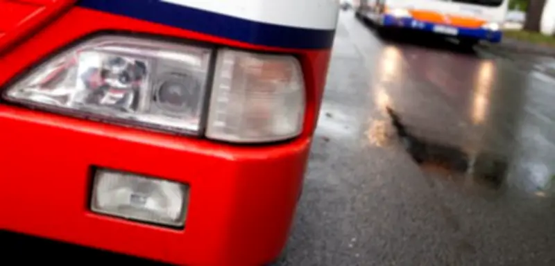 15-Jähriger stiehlt Linienbus in Wiesbaden und fährt Freundin 130 km zur Schule