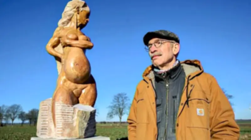 20-Tonnen-Skulptur einer nackten Schwangeren an Bundesstraße sorgt für Kunstskandal in Niedersachsen