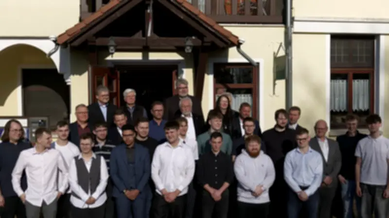 21 neue Gesellen in der Prignitz: Traditionelle Freisprechung im Gasthof Düpow