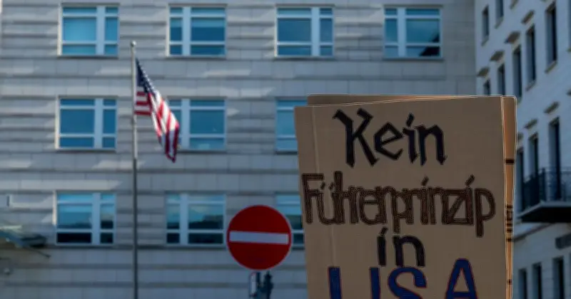 600 Demonstranten in München: Protest gegen Trump-Politik und für Demokratie
