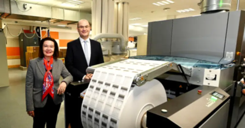 80 Jahre Lotto Bayern: Finanzminister Füracker feiert mit, spielt aber nicht