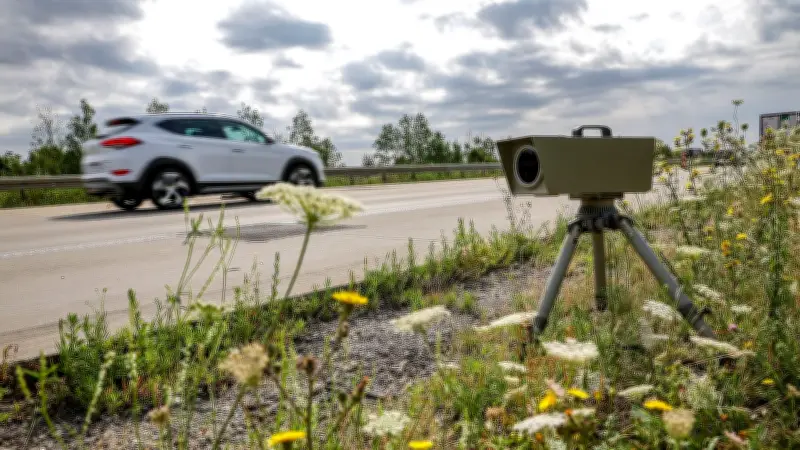 A9 bei Bitterfeld-Wolfen: Autofahrer mit 233 km/h geblitzt - fast 180 Verstöße bei Kontrollen