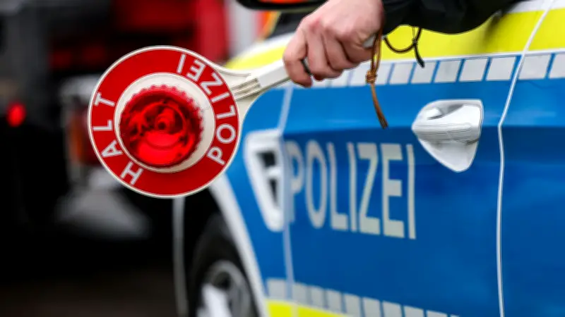 A9-Kontrolle bei Thurland: Polizei stoppt betrunkenen Busfahrer mit 0,6 Promille