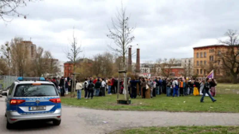 Abiturienten-Mottowoche eskaliert: Polizisten bei Abi-Flashmob in Berlin angegriffen