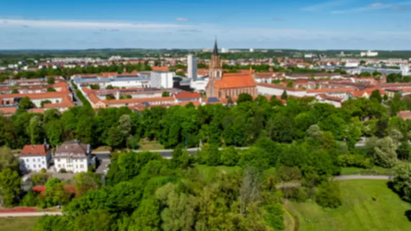 Abschied von der DDR-Moderne: Abriss der Neubrandenburger Wohnscheibe beginnt