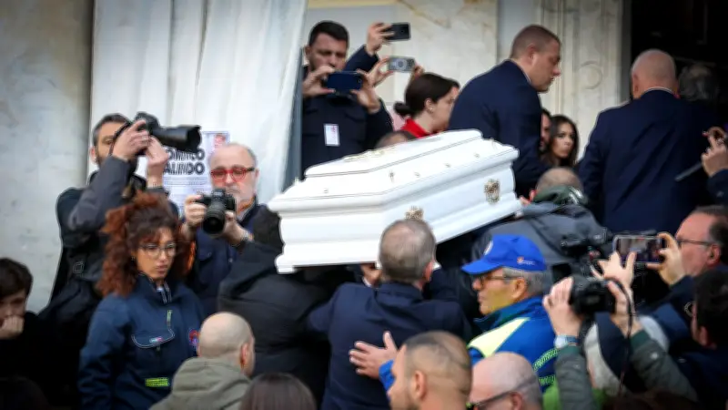 Abschied von Domenico (2): Ministerpräsidentin Meloni bei Beerdigung des Jungen mit erfrorenem Spenderherz