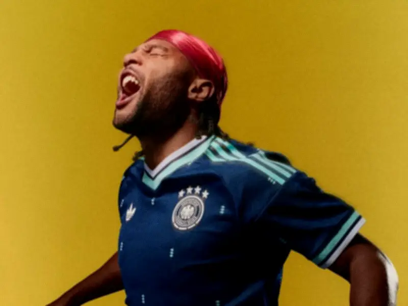 Adidas präsentiert letztes WM-Auswärtstrikot: DFB-Team in historischem Tiefblau