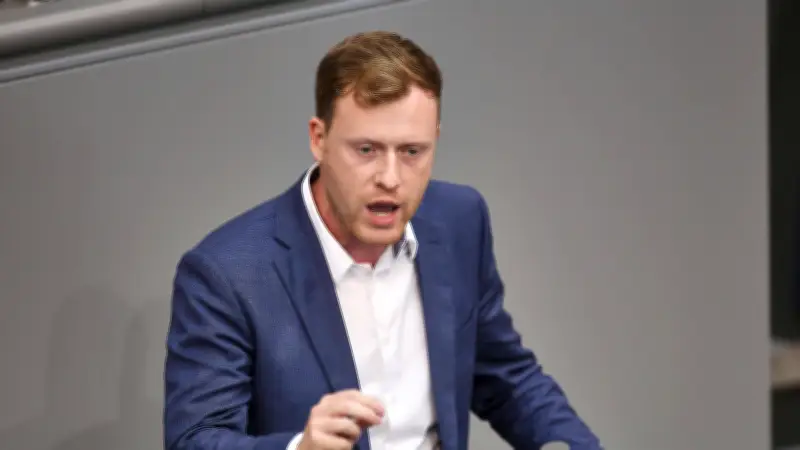 AfD-Fraktion droht mit Ausschluss: Jan Wenzel Schmidt wegen Vetternwirtschaft-Vorwürfen unter Druck