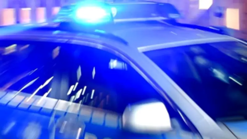 Alkoholisiert am Steuer: Busfahrer in Naumburg rammt parkendes Auto