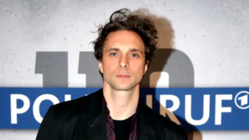 André Kaczmarczyk: Vom Theater zur TV-Ikone als genderfluider Polizeiruf-Kommissar