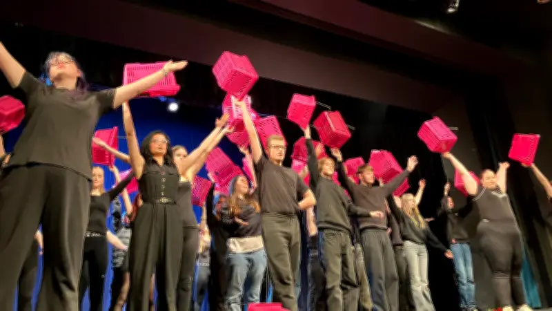 Anklamer Schüler fordern mit Theaterstück 'REWE Royal' Jugendtreffpunkt