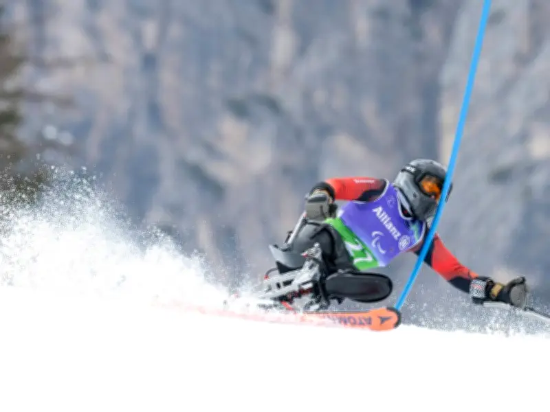 Anna-Lena Forster führt im Riesenslalom bei Paralympics - Goldkurs in Cortina