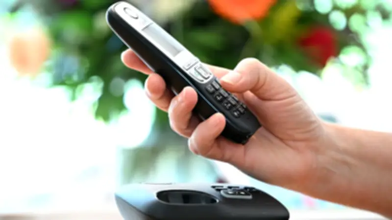 April bringt wichtige Änderungen: Telekom teurer, Raucher-Vorsorge und Lachgas-Verbot