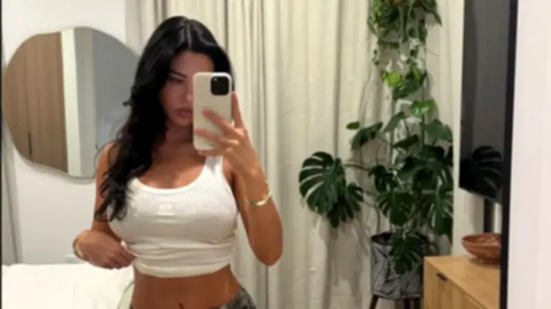 Ashlyn Castro begeistert Instagram: Selfie-Show während Bellinghams WM-Vorbereitung