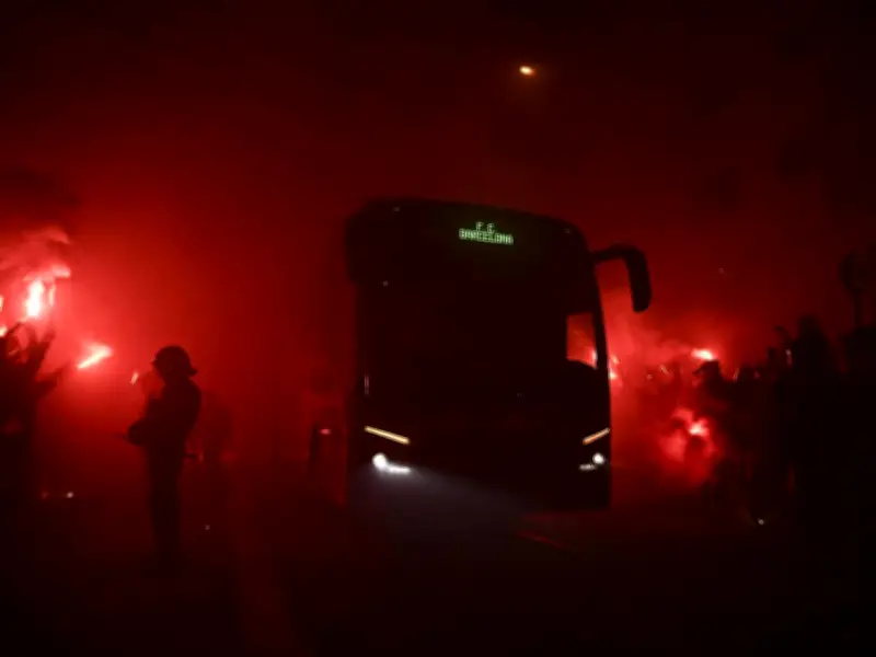 Attacke auf Atlético-Teambus vor Copa del Rey-Halbfinale: Scheibe zerstört