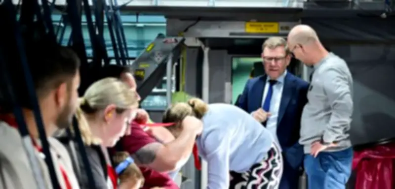 Außenminister Wadephul bringt gestrandete Deutsche mit Regierungsflug von Doha nach Riad