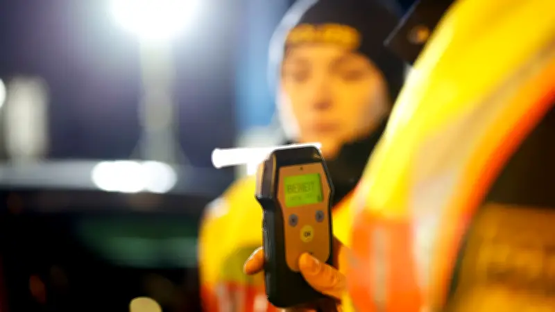 Auffahrunfall in Dessau: BMW-Fahrer mit fast zwei Promille verursacht 10.000 Euro Schaden