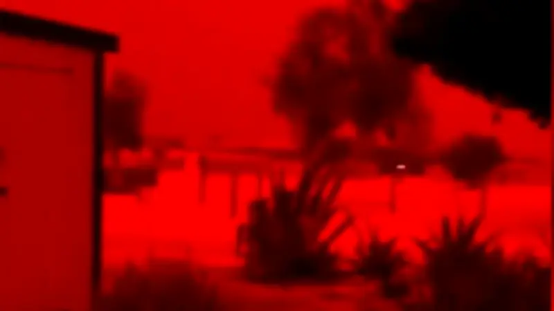 Australiens Küste in Mars-Rot: Zyklon Narelle verwandelt Himmel in gespenstisches Spektakel