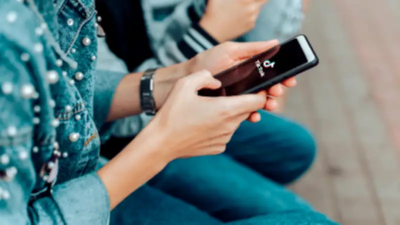 Australiens Social-Media-Verbot für Jugendliche: Tech-Konzerne umgehen Alterskontrollen systematisch