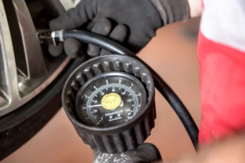 Autoreifen-Luftdruck: Richtiger Druck spart Sprit und erhöht die Sicherheit