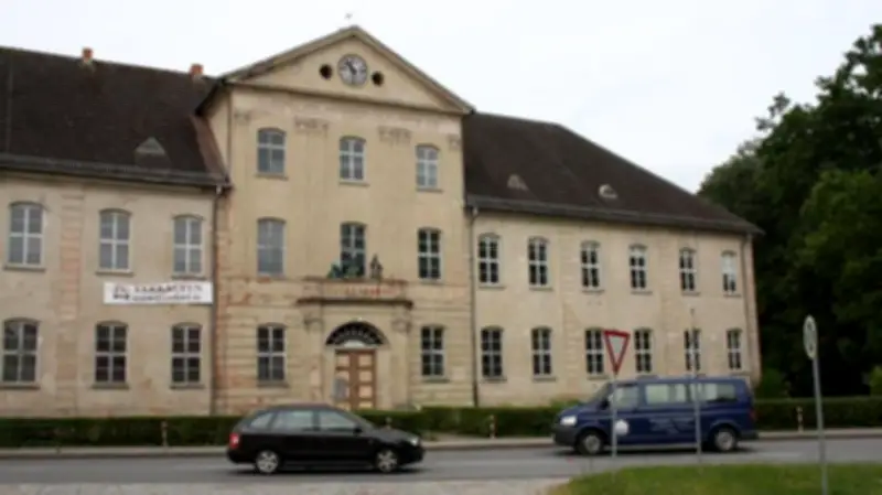 Autorenlesung zu Königin Luise: Frank Pergande stellt historischen Roman in Mirow vor