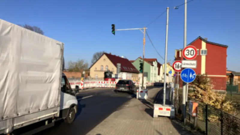 B96 bei Fürstenberg: Vollsperrung ab 23. März - Brückenabriss vor Ostern