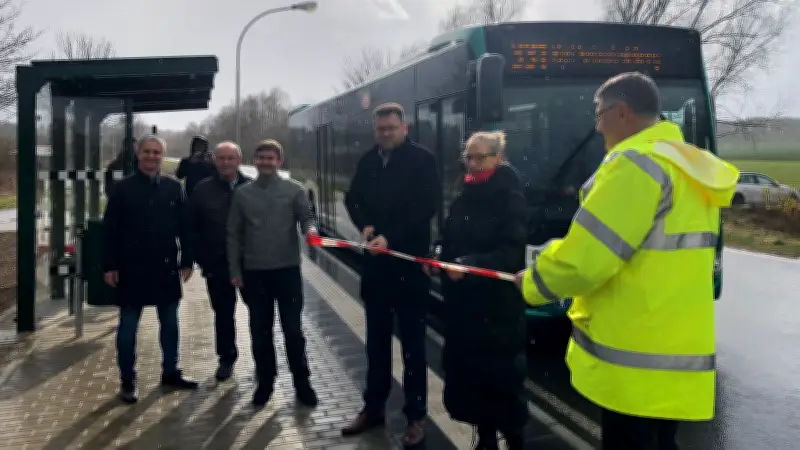Bad Schmiedeberg: Neue Bushaltestellen im Margarethenviertel offiziell eröffnet