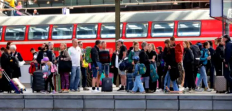 Bahn profitiert von hohen Spritpreisen, doch Überlastung bremst Wachstum