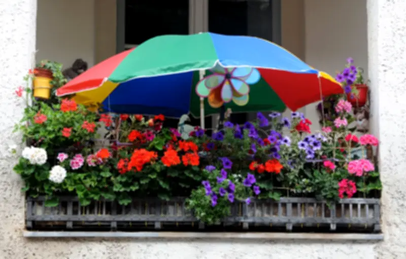 Balkonbepflanzung: Was Nachbarn dulden müssen und wo Grenzen liegen
