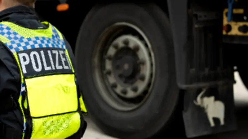 Bandendiebstahl auf A2-Rastplatz: Wertvoller Alkohol aus Lkw gestohlen