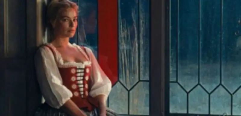 Barbie-Waist: Der extreme Taillentrend, der die Mode erobert