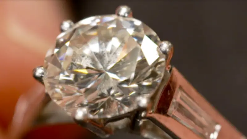Bares für Rares: Diamantenring mit seltener Reinheit übertrifft Erwartungen
