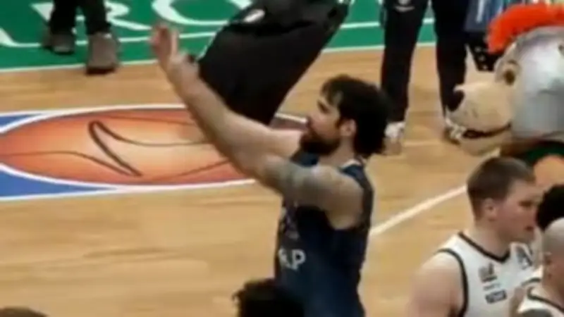 Basketball-Eklat: Bundesliga-Star zeigt Fans doppelten Stinkefinger nach hitzigem Spiel
