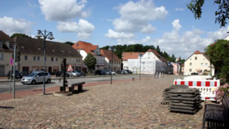 Bauarbeiten in Burg Stargard: Mehrere Monate Verkehrseinschränkungen am Marktplatz