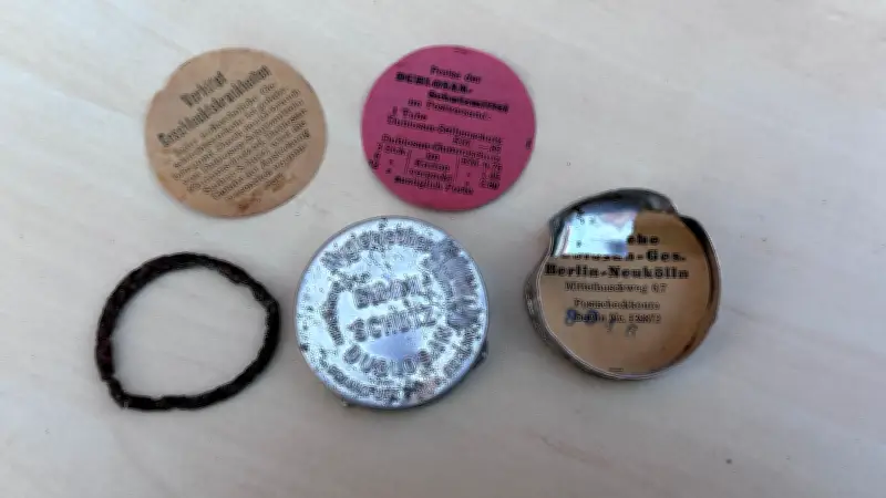 Bauarbeiter entdecken historisches NS-Kondom in Rostocker Keller