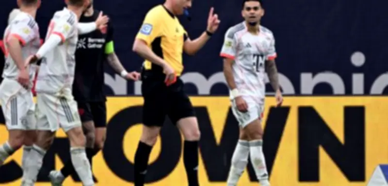 Bayern München empört über Platzverweis: Schiedsrichter Dingert räumt Fehler ein