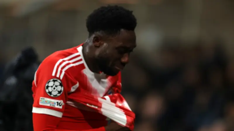 Bayern-Star Davies nach Tränen-Auswechslung von Eltern getröstet - erneute Verletzung in Bergamo