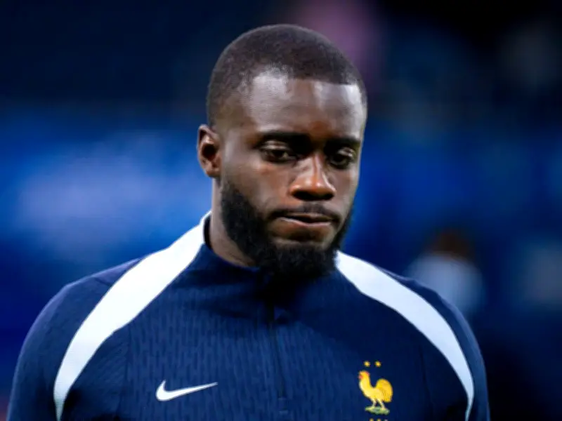 Bayern-Star Upamecano sieht Rote Karte im Frankreich-Testspiel gegen Brasilien