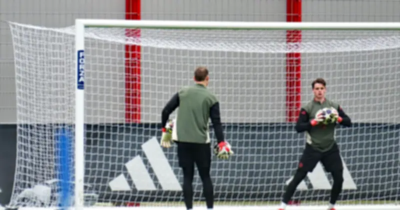 Bayern-Torwartkrise vor Bergamo-Rückspiel: Urbig im Fokus, 16-Jähriger als Option