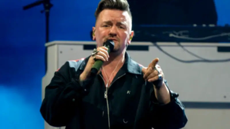 Ben Zucker und Nino de Angelo begeistern mit Konzerten in Rostocker Stadthalle