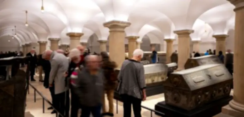 Über 12.000 Besucher stürmen frisch sanierte Hohenzollerngruft im Berliner Dom