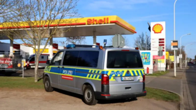 Überfall auf Shell-Tankstelle in Halle: Polizei sucht flüchtigen Täter