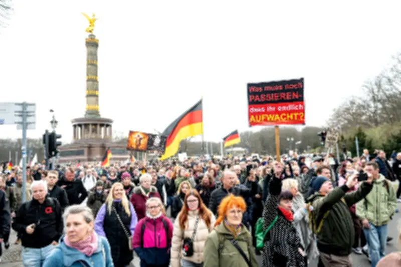 Berlin: 750 Demonstranten bei Naidoo-Kundgebung mit umstrittenen Äußerungen
