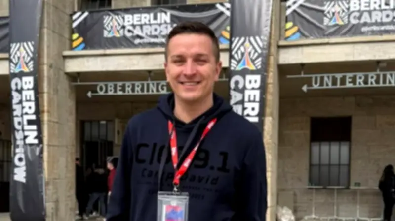 Berlin Cardshow: YouTuber Aaron Troschke will mit Sammelkarten-Event Taylor Swift Konkurrenz machen