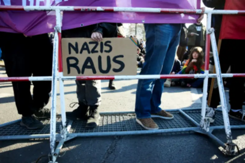 Berlin: Neonazi- und Verschwörungsdemonstrationen sorgen für Polizeigroßeinsätze