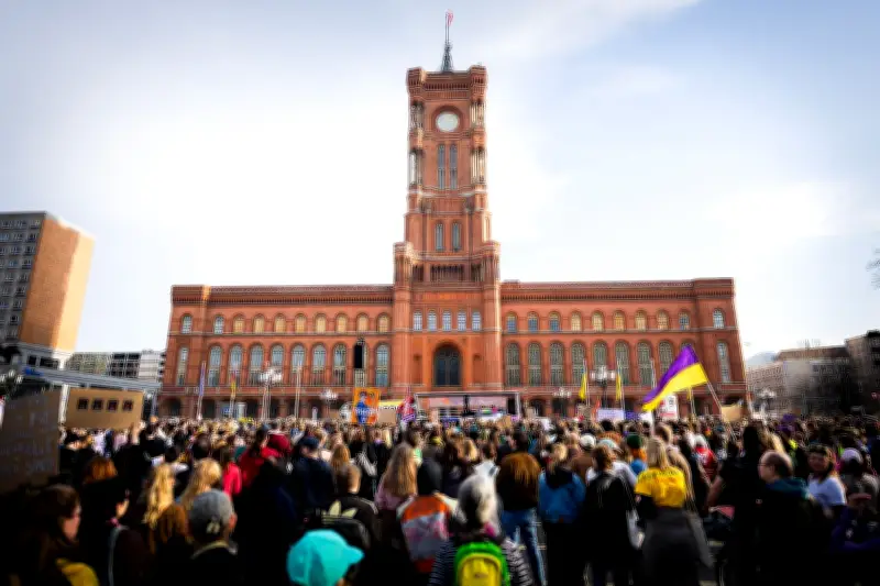 Berlin: Zehntausende demonstrieren am Frauentag für Gleichberechtigung und gegen Gewalt