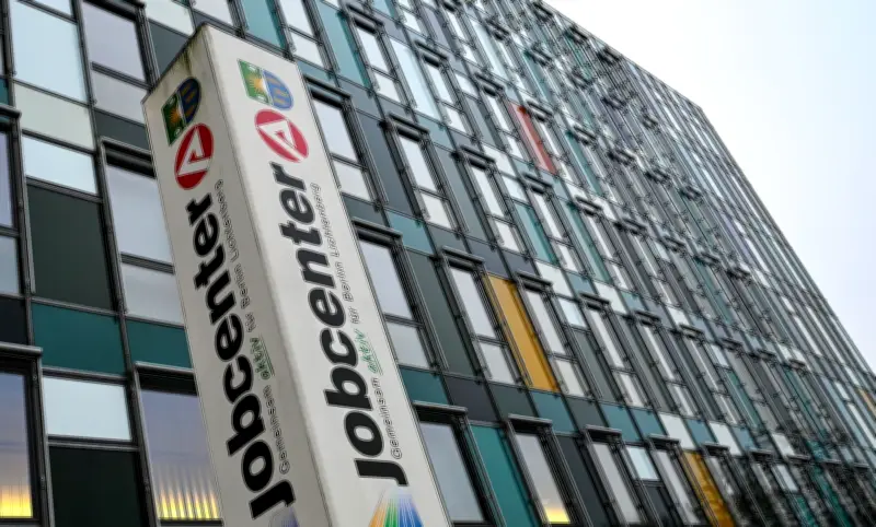 Berliner Arbeitsmarkt: Leichter Rückgang der Arbeitslosigkeit im März