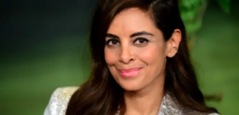 Berliner Demo gegen digitale Gewalt: Collien Fernandes zeigt Support mit Tattoo