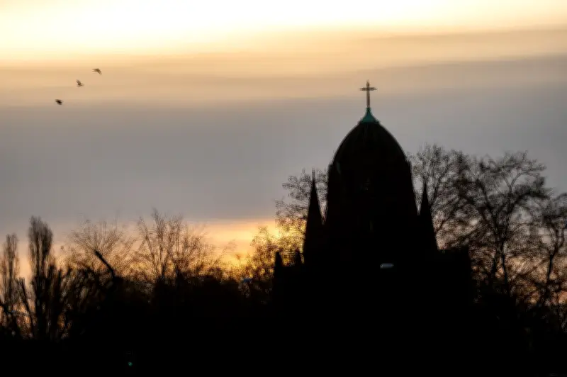 Berliner Kirchenaustritte 2025: Über 17.000 verlassen Glaubensgemeinschaften