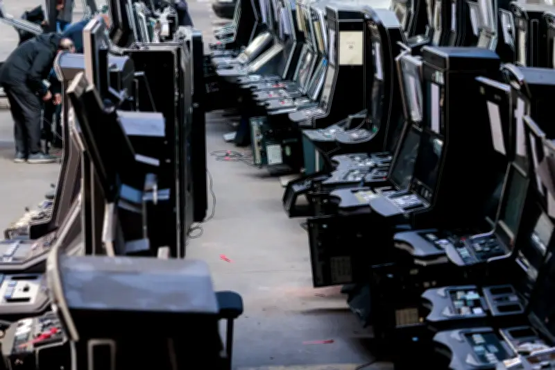 Berliner Razzia: 120 illegale Spielautomaten beschlagnahmt - 180.000 Euro Einnahmen sichergestellt